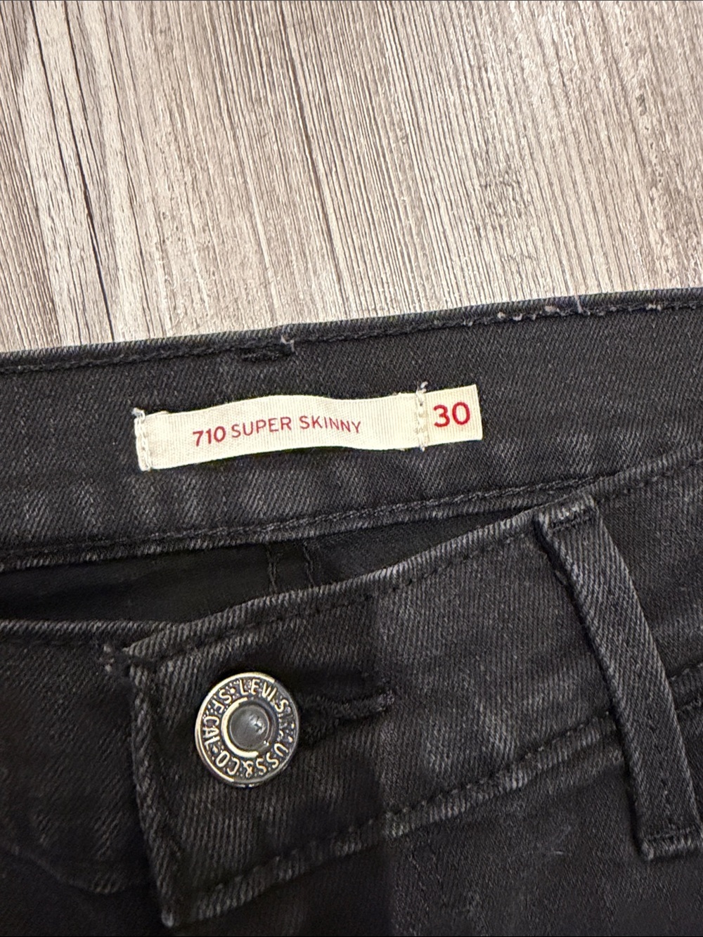 Levi's Black Women's Skinny Jeans - Picture 2 of 4